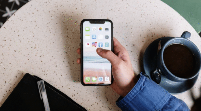 Сучасні правила етикету в цифровому світі: як поводитися в соцмережах та месенджерах