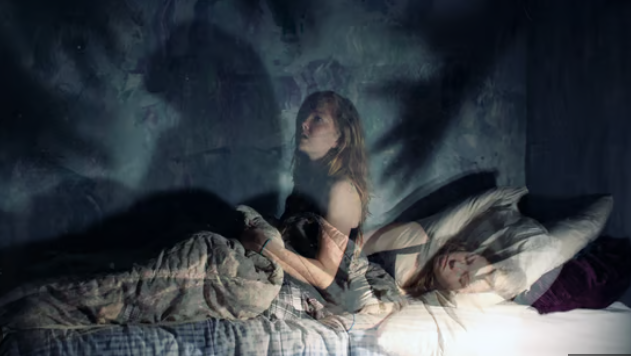 Послание из подсознания 2026: Что на самом деле означает, если вам приснился покойник живым и какие изменения это предвещает