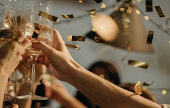 Искусство праздничного слова: Как создать незабываемую атмосферу праздника